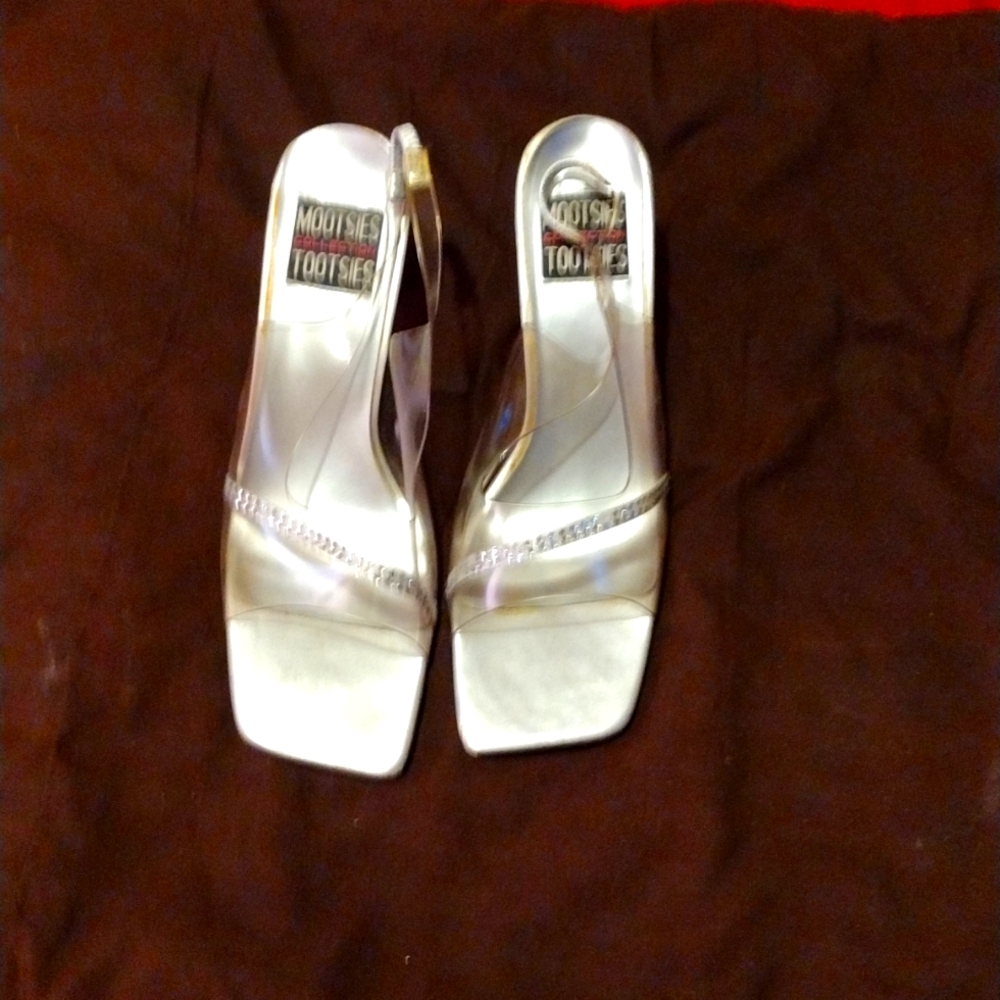 Ladies Clear pumps.